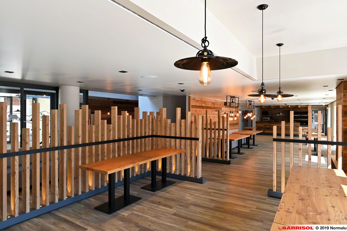 Barrisol acoustic ceilings for restaurant with air conditioning system